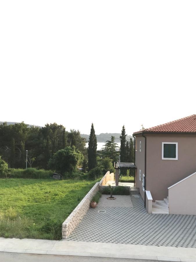 Apartmani Matea Cres Exteriör bild